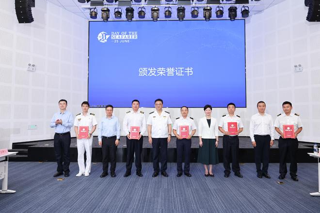 去年上海地區(qū)外派海員超25萬(wàn)人次位居全國(guó)第一(圖1)