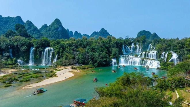 全國首個(gè)跨境旅游合作區(qū)正式運(yùn)營快來體驗(yàn)“一日跨兩國”(圖1)