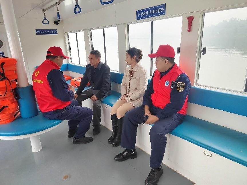 合江海事處“紅嘴鷗”青年志愿者積極開展“渡船安全周”宣教及志愿服務(wù)活動(圖1)