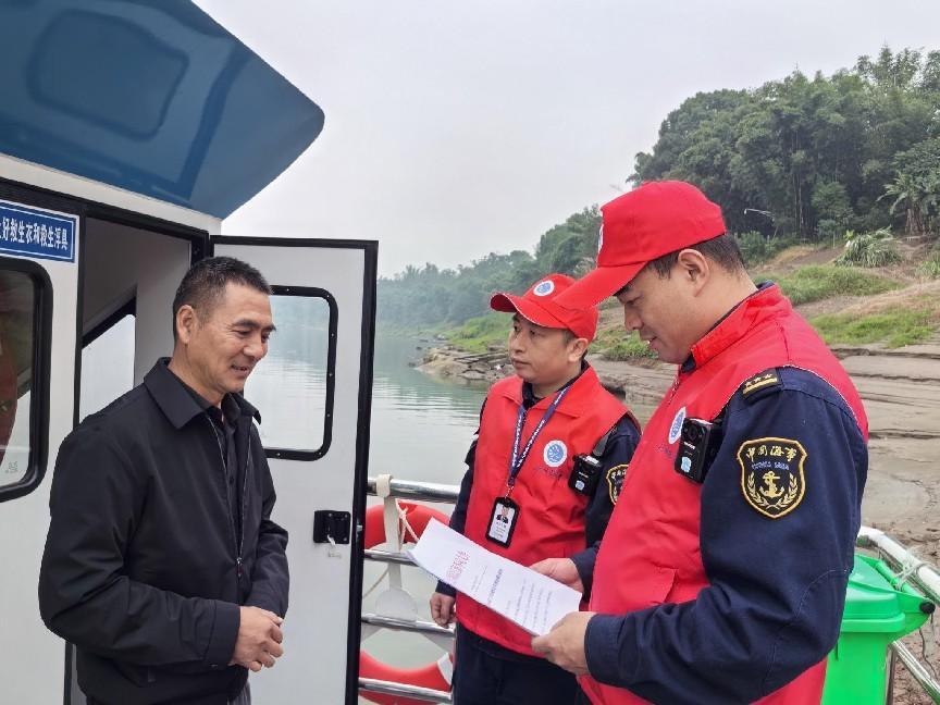 合江海事處“紅嘴鷗”青年志愿者積極開展“渡船安全周”宣教及志愿服務(wù)活動(圖3)